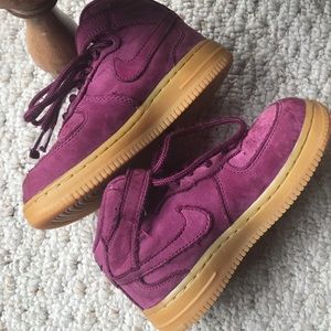 Size 10, Preschool Mid Nike Airforce 1